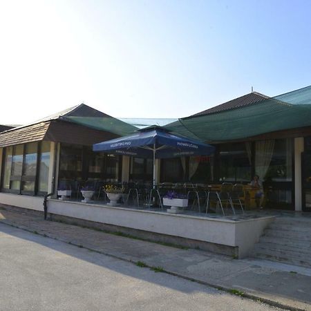 Licki Krovovi Gračac Dış mekan fotoğraf